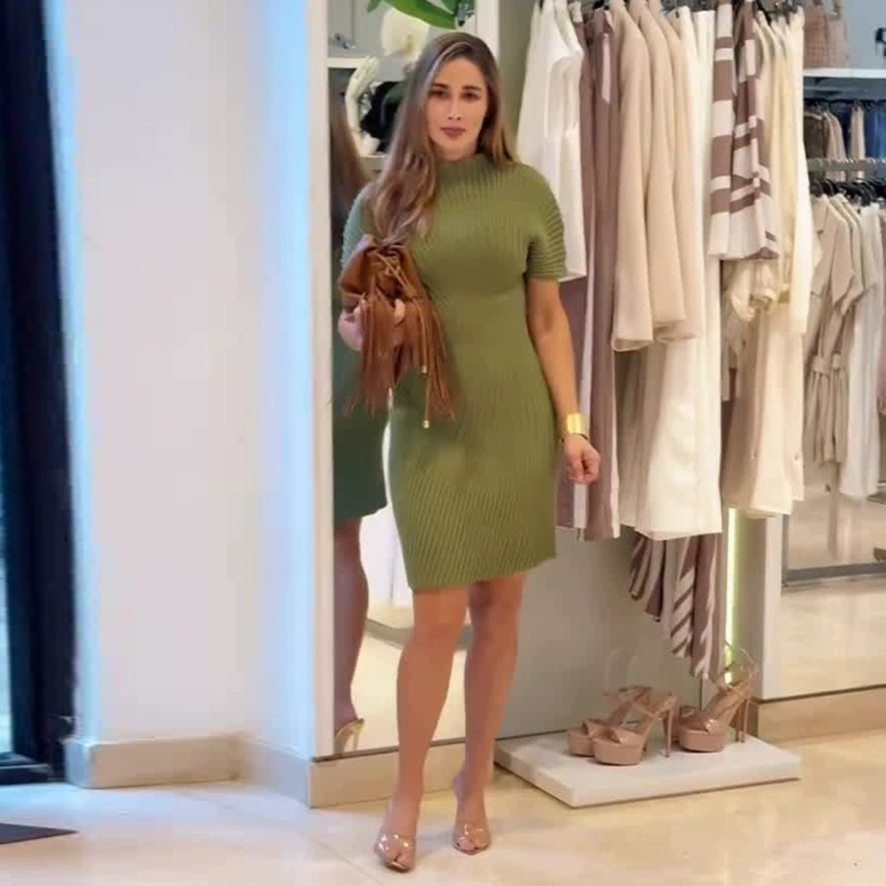 Forever 21 Green Simple Slim-Fit Knit Short-Sleeve Round-Neck Midi Dress